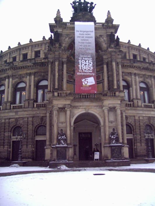 Dresden, Semperoper Dresden, Premiere: L'IMPRESARIO DELLE CANARIE/SUB-PLOT, 06.04.2014