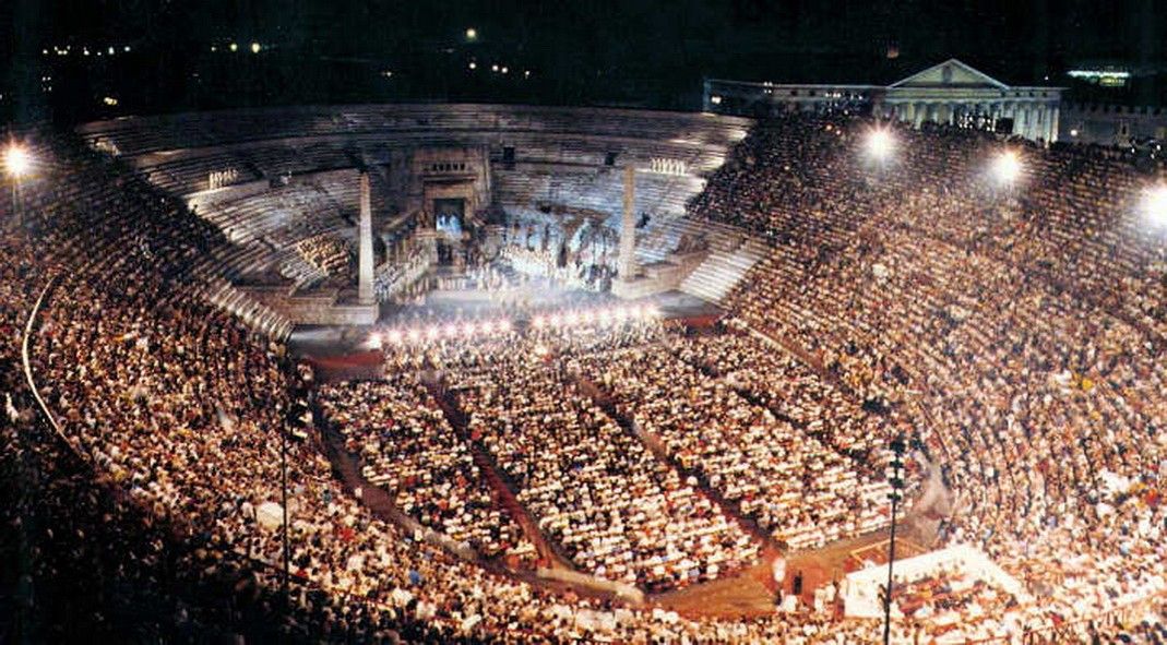 Arena di Verona / pubblico © Ennevi, Courtesy of Fondazione Arena di Verona