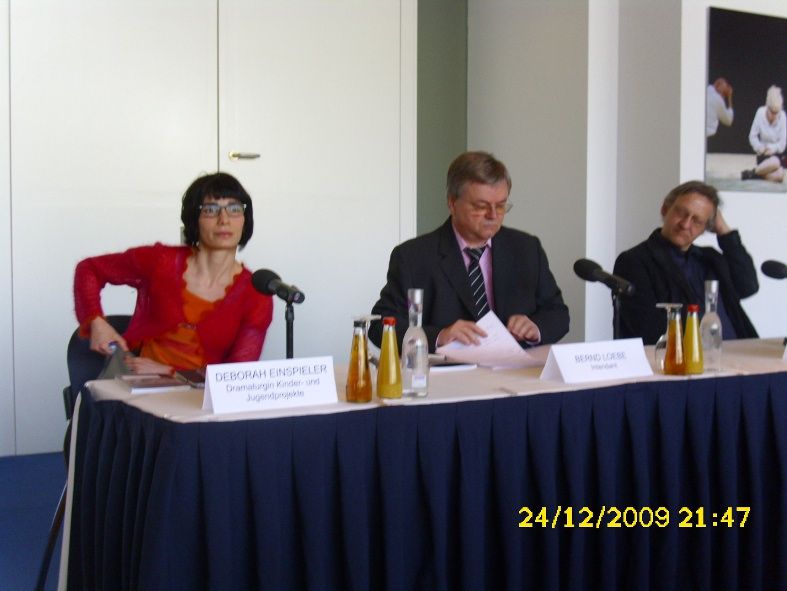 Frankfurt / Intendant Loebe und seine Assistenten © IOCO