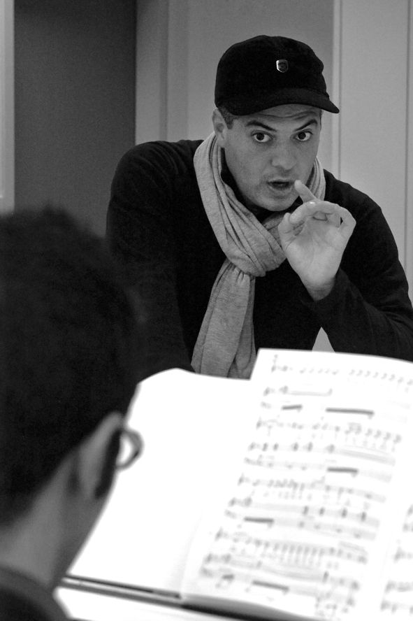Stadttheater Klagenfurt / Gaston Rivero bei den Proben zu Tosca mit Simone di Crescenzo © Mónika Huszár Stadttheater Klagenfurt / Gaston Rivero bei den Proben zu Tosca mit Simone di Crescenzo © Mónika Huszár