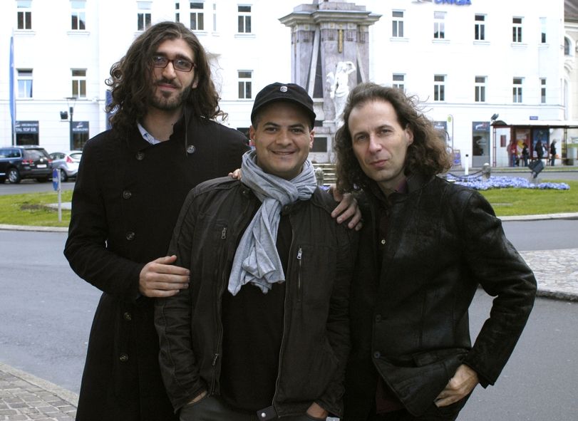 Stadttheater Klagenfurt / v.li.n.re. Tosca-Regisseur Stefano Poda, Tenor Gaston Rivero, Regieassistent Paolo Gani © Mónika Huszár Stadttheater Klagenfurt / v.li.n.re. Tosca-Regisseur Stefano Poda, Tenor Gaston Rivero, Regieassistent Paolo Gani © Mónika Huszár