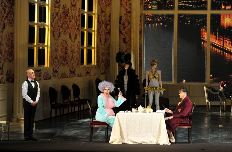 Deutsche Oper am Rhein / RAKES PROGRESS © Hans Joerg Michel