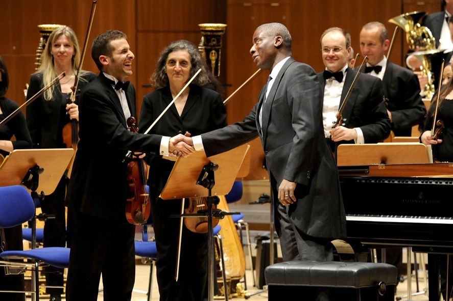 Klavierfestival Ruhr 2012 / Of thee I sing&quot;: Wayne Marshall und das WDR Rundfunkorchester Köln bei der Gershwin-Hommage des Klavier-Festivals Ruhr in der Mercatorhalle © KFR/Frank Mohn