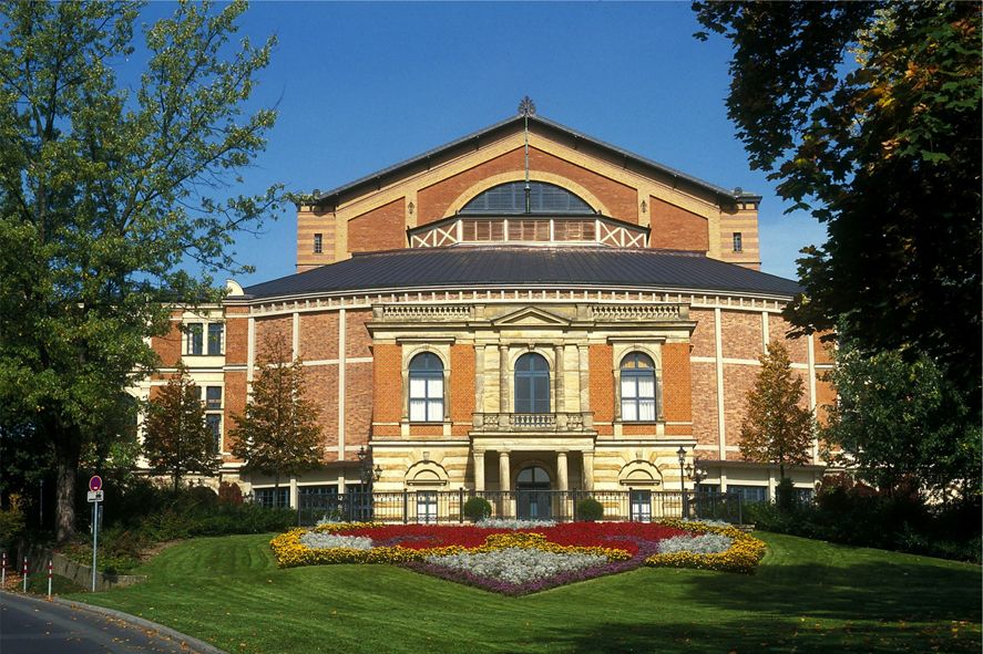 Bayreuth Festspielhaus © Lothar Spurzem