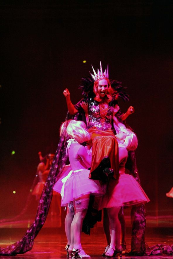 Theater Bonn / Premiere snoWhite Queen (Aino Laos) © Lilian Szokody