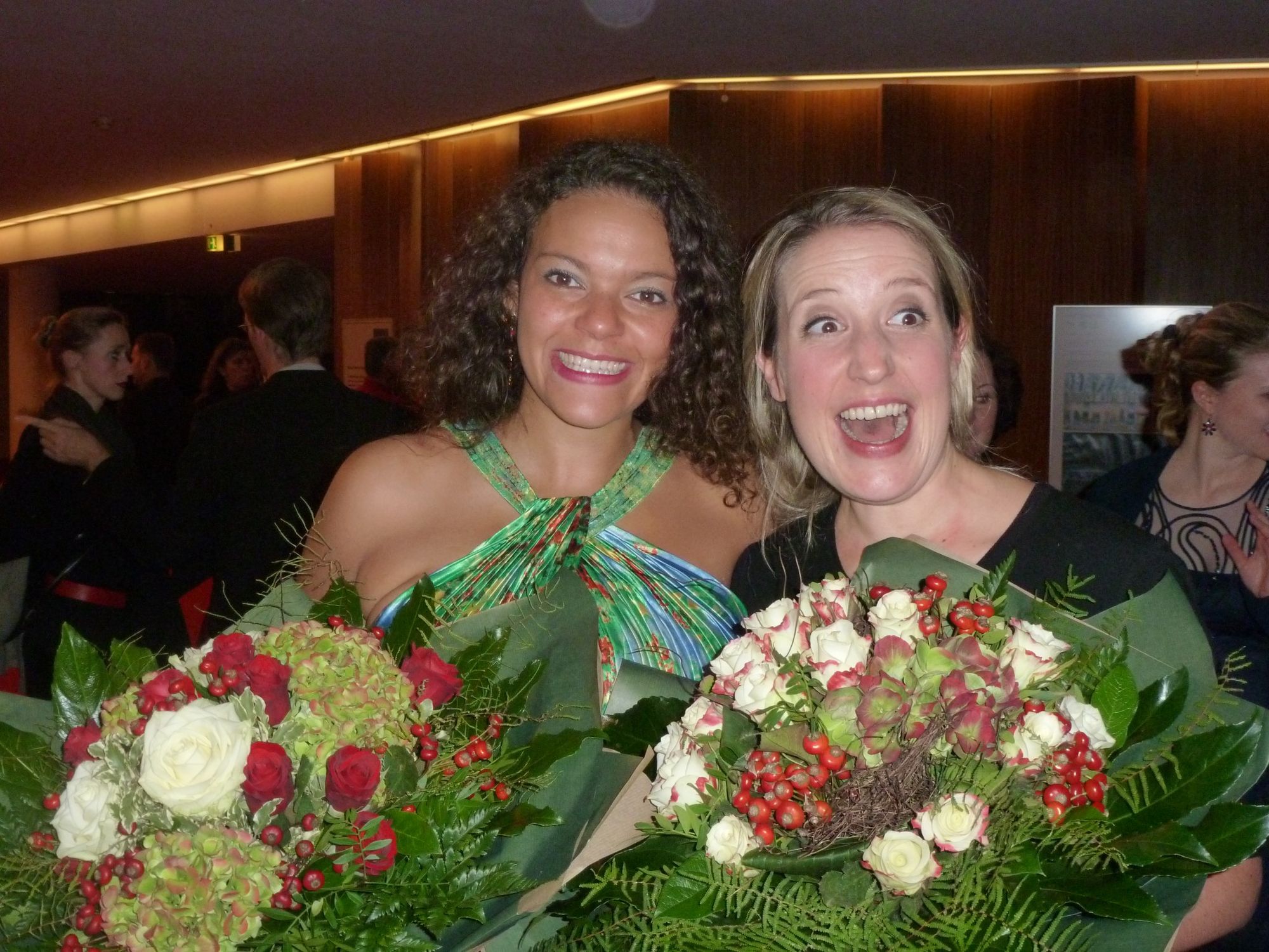 Theater Bonn / Norma / Miriam Clark (Norma) , Nadja Stefanoff (Adalgisa) auf Premierenfeieer © IOCO