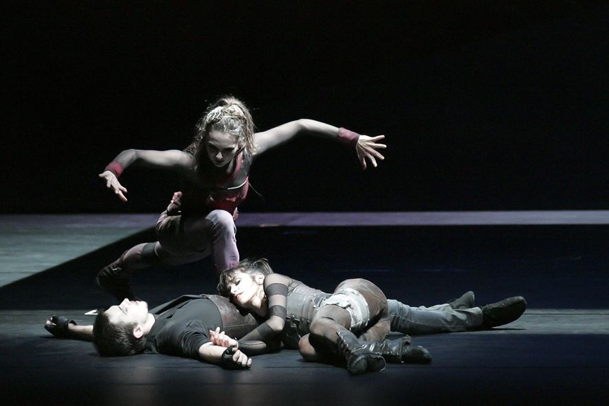 Anhaltisches Theater Dessau / Jonathan Augereau, Anna-Maria Tasarz, Laura Costa Chaud © Claudia Heysel