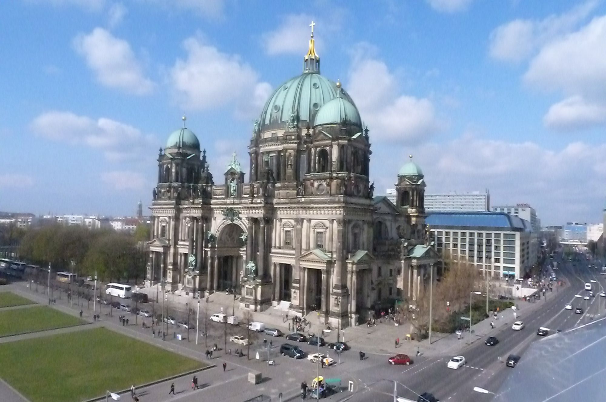 Hilft ein Gebet im nahen Berliner Dom © IOCO