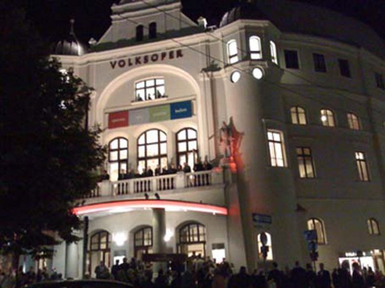 Volksoper Wien bei Nacht © IOCO