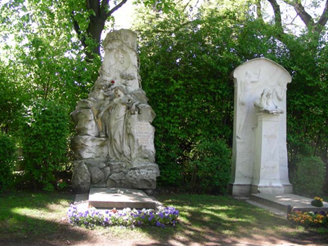 Wien Zentralfriedhof, Johann Strauss, Johannes Brahms Gräber © IOCO