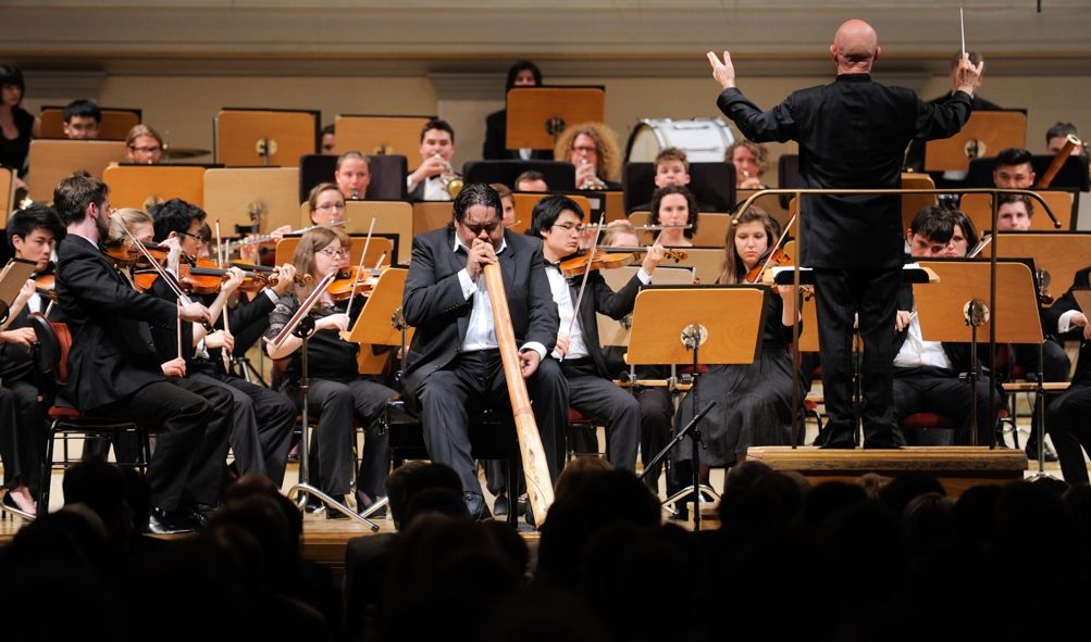 Konzerthaus Berlin / Dirigent Eschenbach, Solist William Barton, Australian Youth Orchestra © Kai Bienert / Schwind Kommunication Konzerthaus Berlin / Dirigent Eschenbach, Solist William Barton, Australian Youth Orchestra © Kai Bienert / Schwind Kommunication