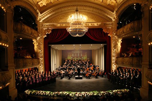 Mecklenburgisches Staatstheater Schwerin / Zuschauerraum © Silke Winkler Mecklenburgisches Staatstheater Schwerin / Zuschauerraum © Silke Winkler