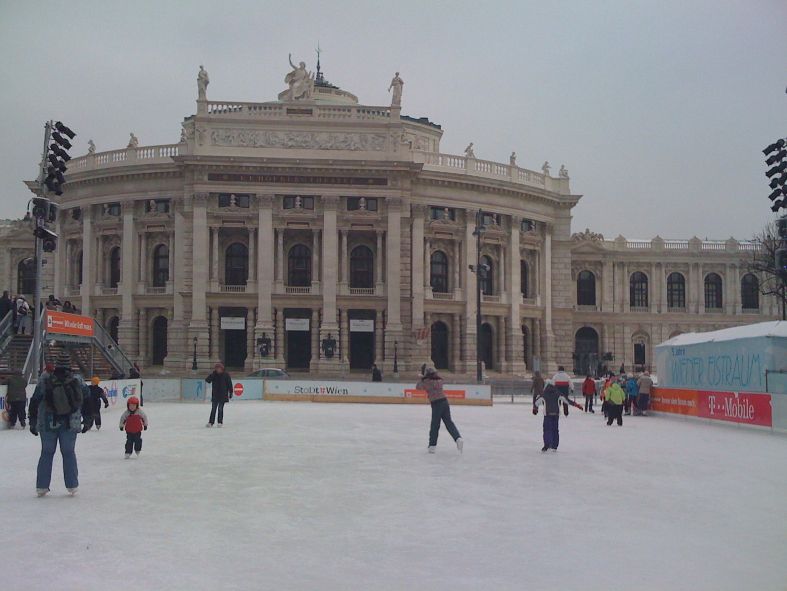 Wien, Burgtheater im Winter © IOCO