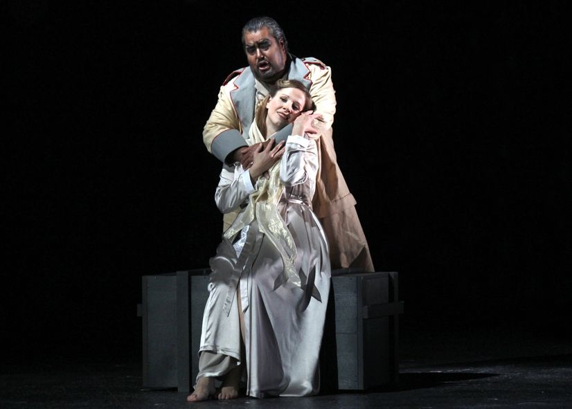 Theater Hagen / Veronika Haller (Desdemona), Ricardo Tamura (Otello) © Klaus Lefebvre
