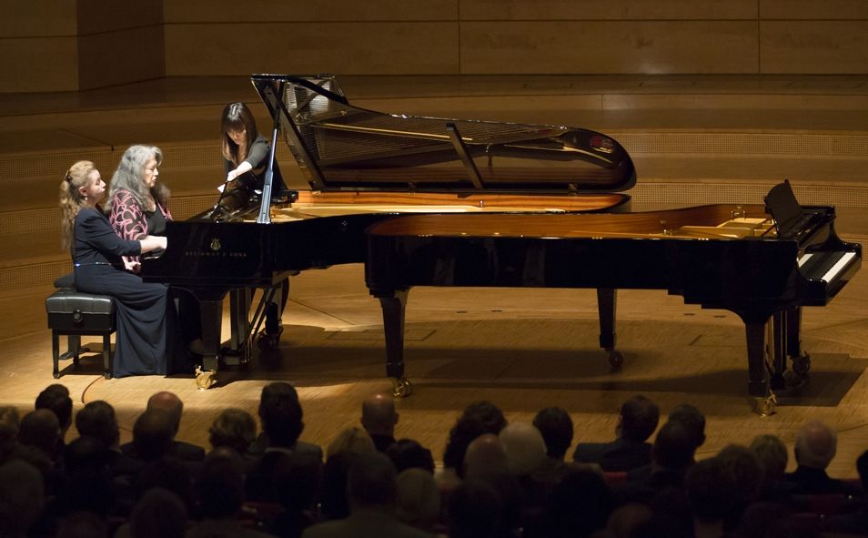 Klavierfestival Ruhr 2014 / Mozart zu vier Händen: Lilya Zilberstein und Martha Argerich beim © KFR/Peter Wieler