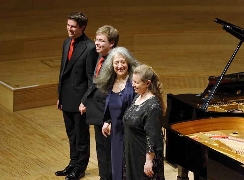 Klavierfestival Ruhr 2014 / Klavier-Festival Ruhr 2012: v.l. Daniel und Anton Gerzenberg, Martha Argerich, Lilya Zilberstein © KFR/Mark Wohlrab