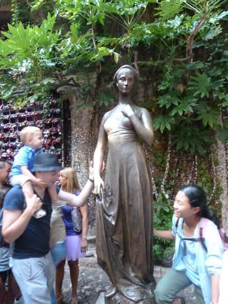 Julia Statue im Casa di Giullietta in Verona © IOCO