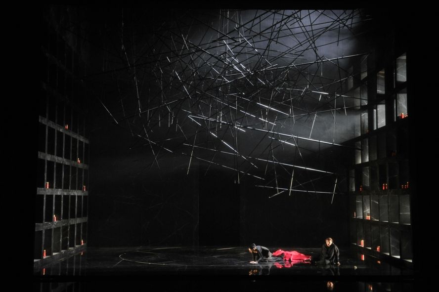 Wuppertaler Bühnen / Tosca - 3. Akt, Mirjam Tola (Tosca), Mikhail Agafonov (Cavaradossi) © Uwe Stratmann