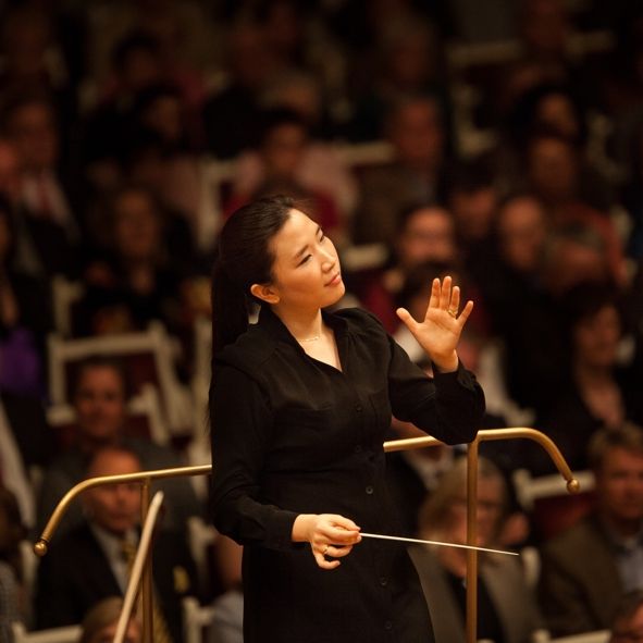 Oper Frankfurt / La Sonnambula - Die Schlafwandlerin - Eun Sun Kim (Musikalische Leitung) © Agentur