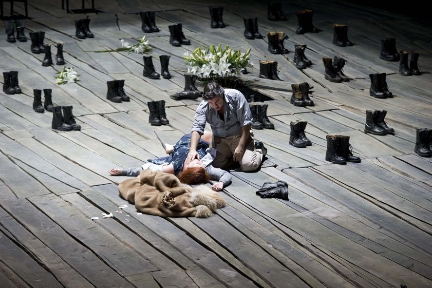 Oper Frankfurt / Otello - Otello und Desdemona © Monika Rittershaus