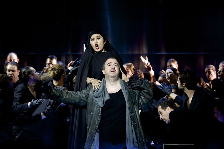 Staatstheater am Gärtnerplatz / Aida - Sae Kyung Rim als Aida, Francesco Landolfi als Amonasro, Chor, Statisterie © Christian POGO Zach