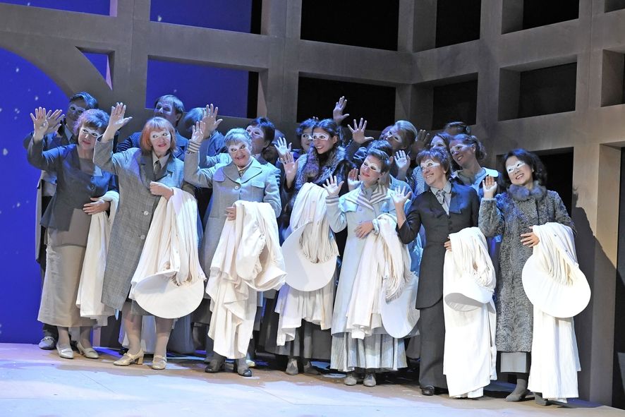 Theater für Niedersachsen / FALSTAFF - Damen und Herren des Opernchores © Andreas Hartmann Theater für Niedersachsen / FALSTAFF - Damen und Herren des Opernchores © Andreas Hartmann
