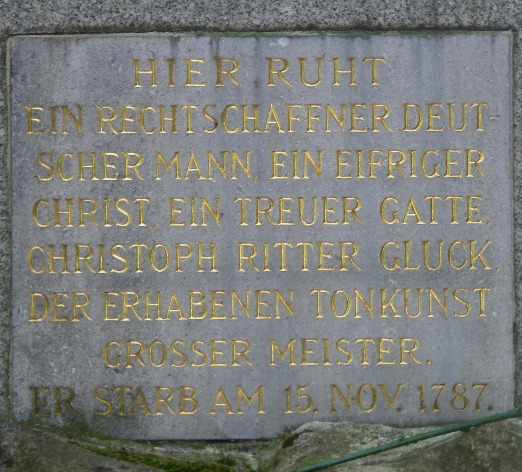 Grabmal von Ritter C.W. Gluck mit denkwürdiger Inschrift © IOCO