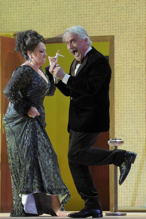 Oper Frankfurt / Die Sache Makropulos / zeigt Susan Bullock (Emilia Marty) und Graham Clark (Hauk-Sendorf) (Emilia Marty) © Barbara Aumüller