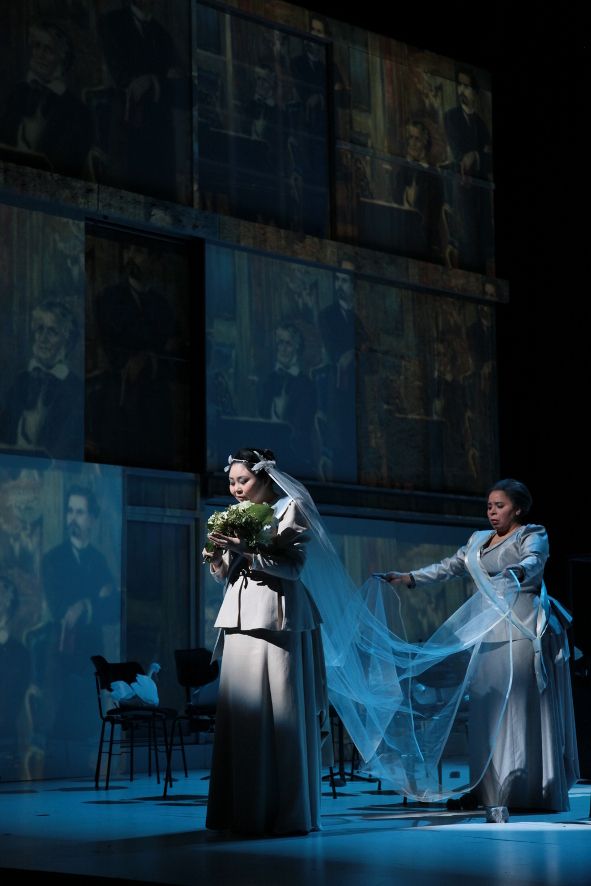 Osnabrück / Lohengrin_Vorgetäuschte Einigkeit von Elsa und Ortrud © Jörg Landsberg Osnabrück / Lohengrin_Vorgetäuschte Einigkeit von Elsa und Ortrud © Jörg Landsberg