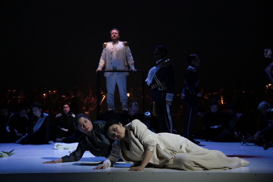 Osnabrück / Lohengrin_Ortrud, Elsa, Lohengrin © Jörg Landsberg Osnabrück / Lohengrin_Ortrud, Elsa, Lohengrin © Jörg Landsberg