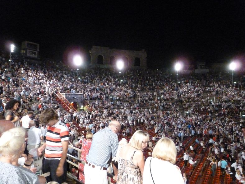 Arena di Verona / Stimmungsbild zur Pause in der Arena di Verona © IOCO