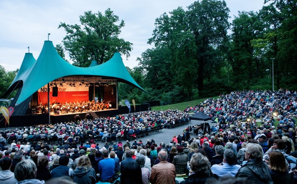 Mecklenburgisches Staatstheater Schwerin / Freilichtbühne - MeckProms Konzert © Silke Winkler