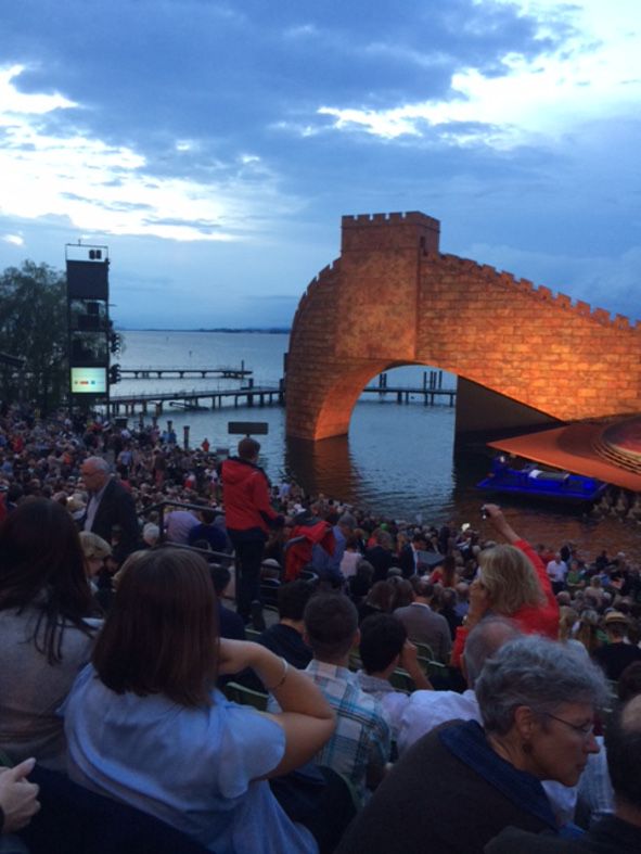 Bregenzer Festspiele / Turandot Pause mit herrlichem Seeblick © D_Zimmermann