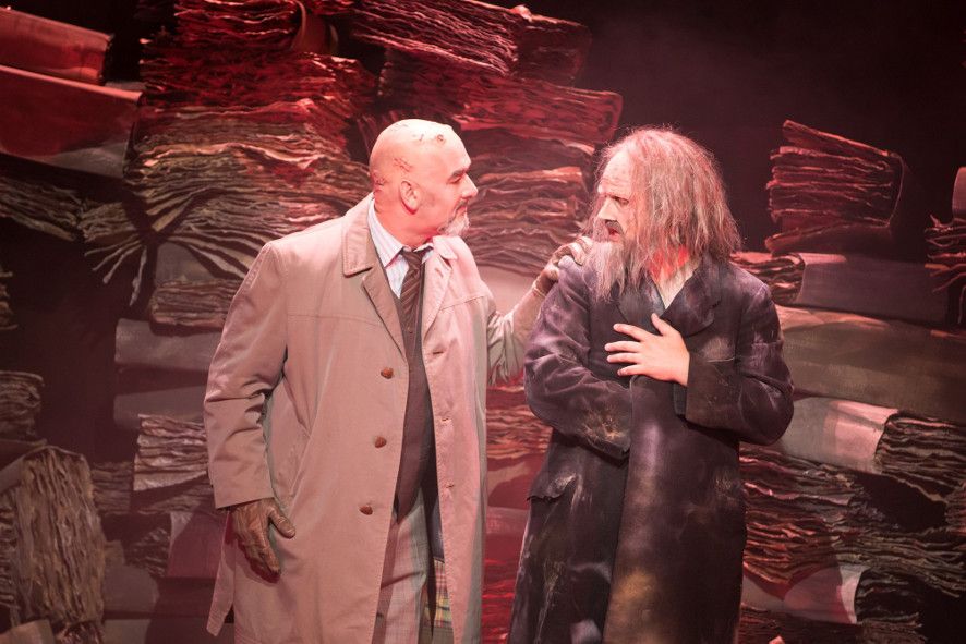 Theater Münster / Faust von Charles Gounod - Mephisto und Faust © Oliver Berg Theater Münster / Faust von Charles Gounod - Mephisto und Faust © Oliver Berg