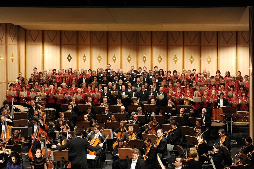 Staatstheater Cottbus / Impression von einer früheren Aufführung des Verdi Requiem im Großen Haus © Marlies Kross Staatstheater Cottbus / Impression von einer früheren Aufführung des Verdi Requiem im Großen Haus © Marlies Kross