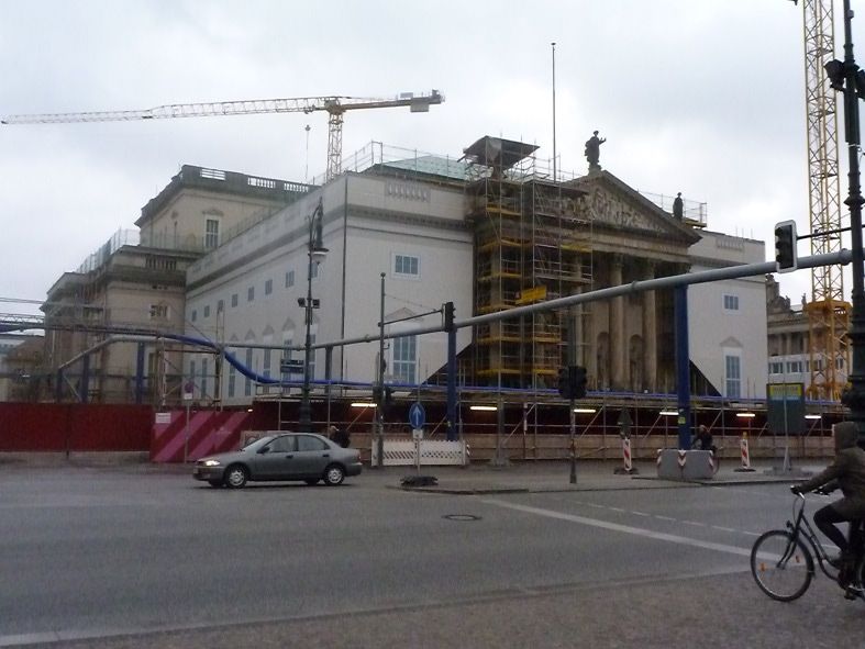  Berlin / Staatsoper Unter den Linden verschalt © IOCO