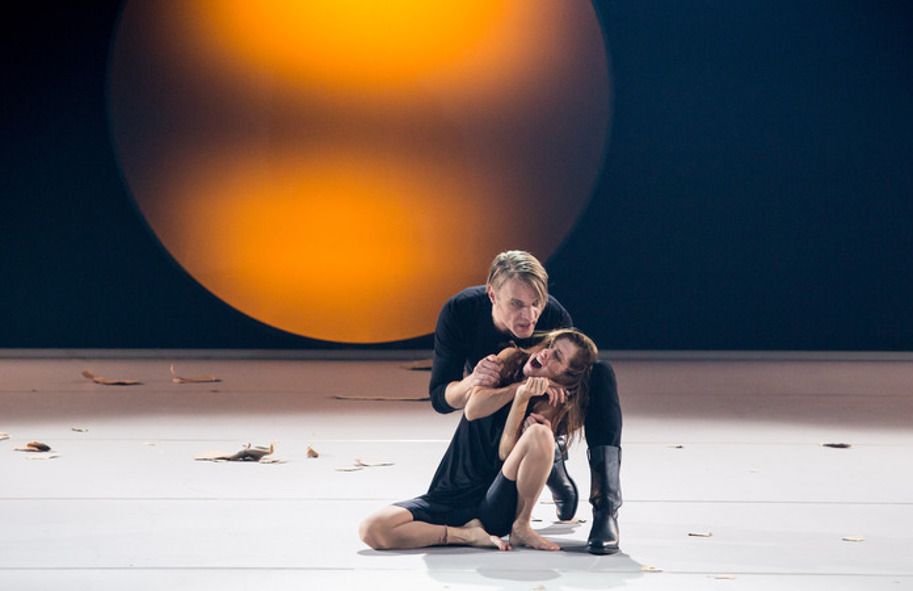 Gärtnerplatz Theater / King Arthur - Markus Gertken (Oswald), Judith Rosmair (Emmeline) © Marie-Laure Briane