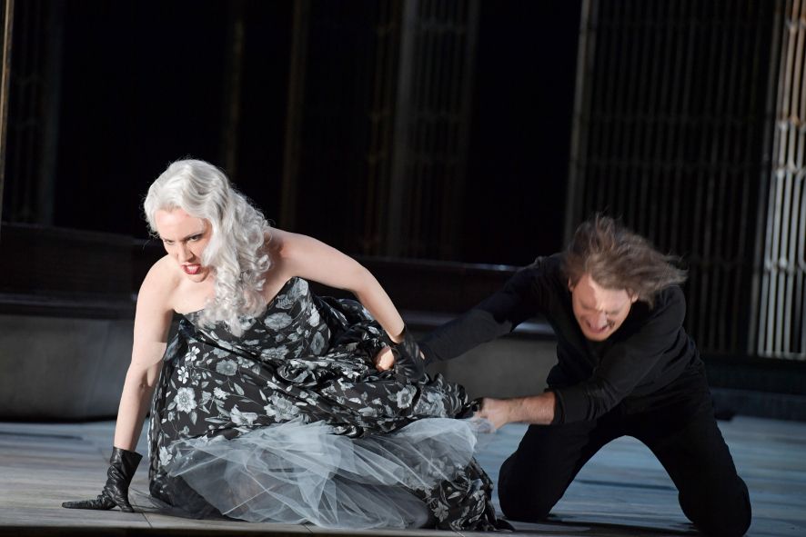 Oper Frankfurt / Eugen Onegin - Tatiana und Onegin © Barbara Aumüller