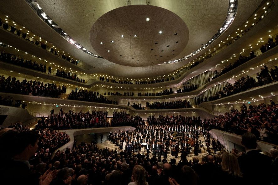  Elbphilharmonie Hamburg / Die spektakuläre Elbphilharmonie zum Eröffnungskonzert 2017 © Michael Zapf