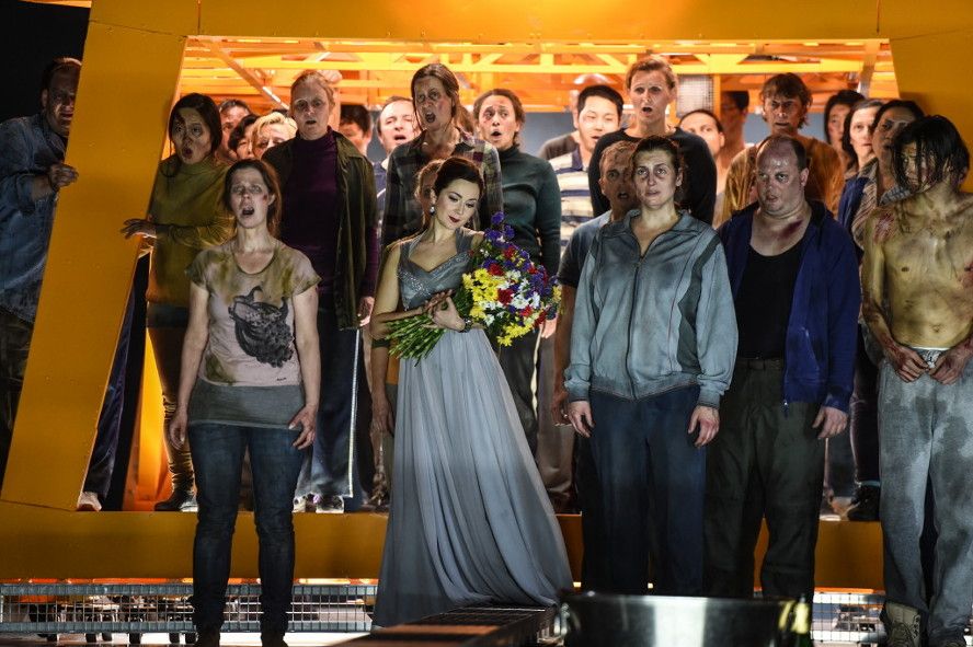 Staatsoper Hamburg / Otello - Desdemona, Chor © Hans Jörg Michel