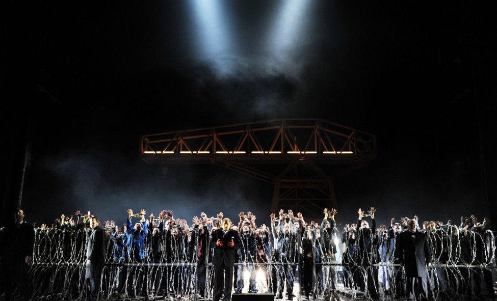 Staatsoper Hamburg / Otello - Jago, Rodrigo , Cassio , Chor © Hans Jörg Michel