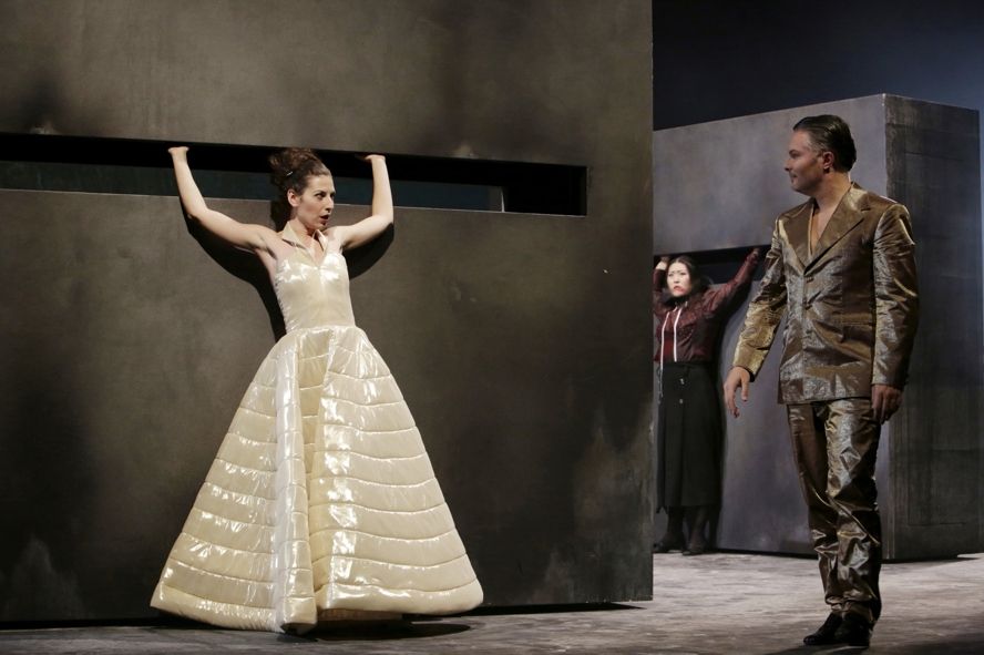 Hessisches Staatstheater Wiesbaden / La Giuditta - Radolslava Vorgic, Hyemi Jung, Christian Rathgeber © Paul Leclaire