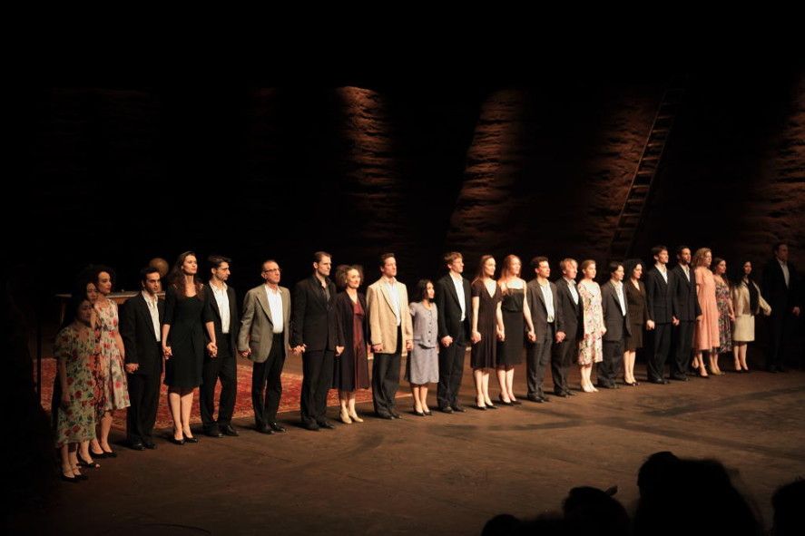 Kampnagel Hamburg / Pina Bausch - VIKTOR - Ensemble © Patrik Klein