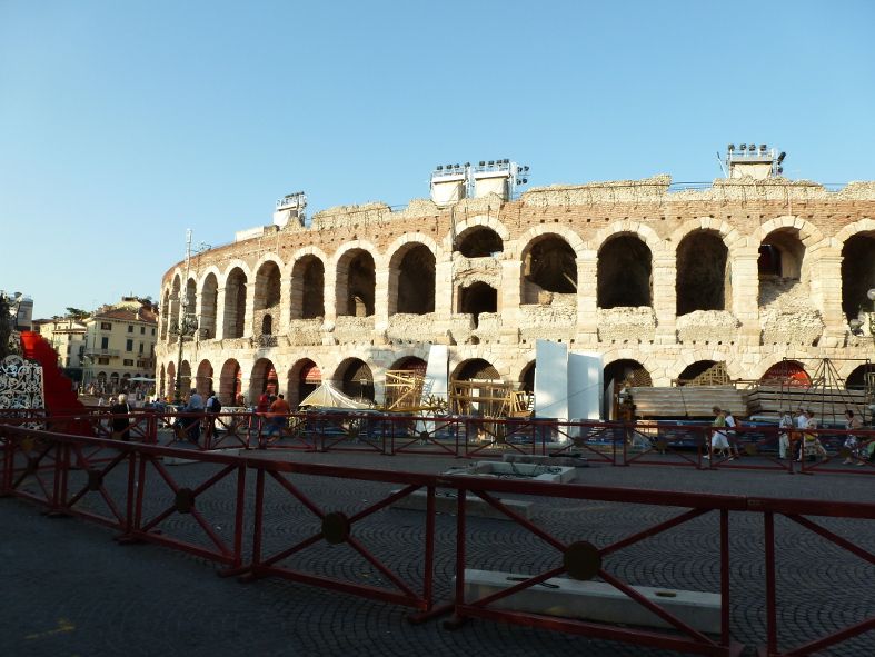 Verona / Arena di Verona Vorplatz © IOCO