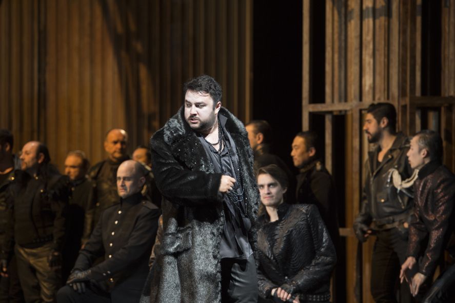 Oper Frankfurt / Rigoletto - Mario Chang als Herzog © Monika Rittershaus