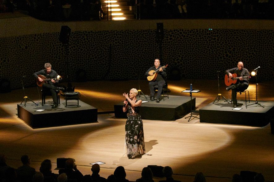 Elbphilharmonie Hamburg / Mariza © Claudia Hoehne