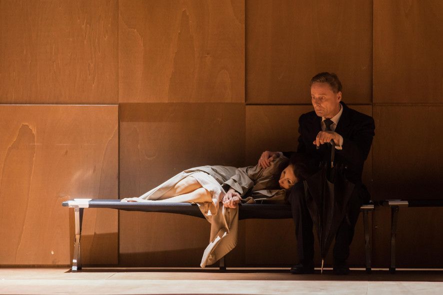 Theater Muenster / La Revolution - Dem Koenigspaar sind die Zuegel entglitten © Oliver Berg Theater Muenster / La Revolution - Dem Koenigspaar sind die Zuegel entglitten © Oliver Berg