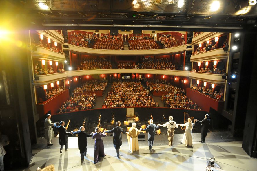 Volksoper Wien / Blick von der Bühne in den Zuschauerraum © Dimo Dimov/Volksoper Wien