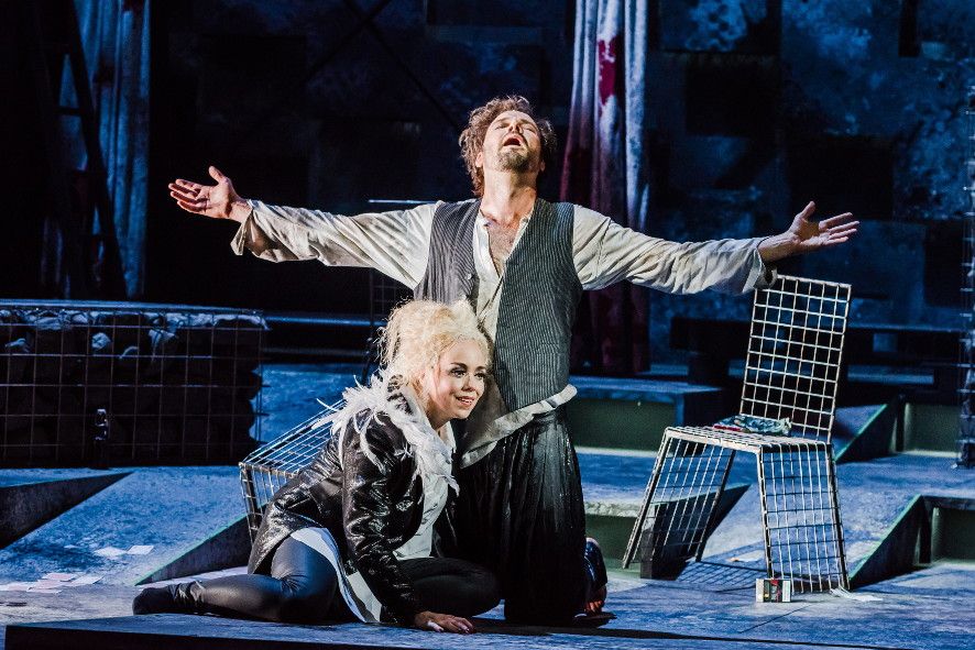 Oper Leipzig / Salome - Elisabet Strid als Salome und Tuomas Pursio als Jochanaan © Kirsten Nijhof