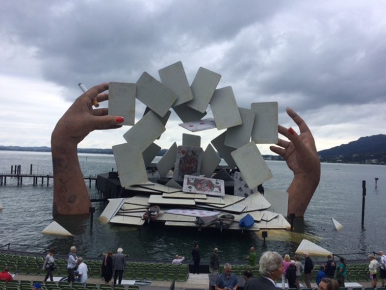 Bregenzer Festspiele / Carmen - Bodensee und Carmen Bühnenbild bei Tag und ohne Projektionen © IOCO / Zimmermann